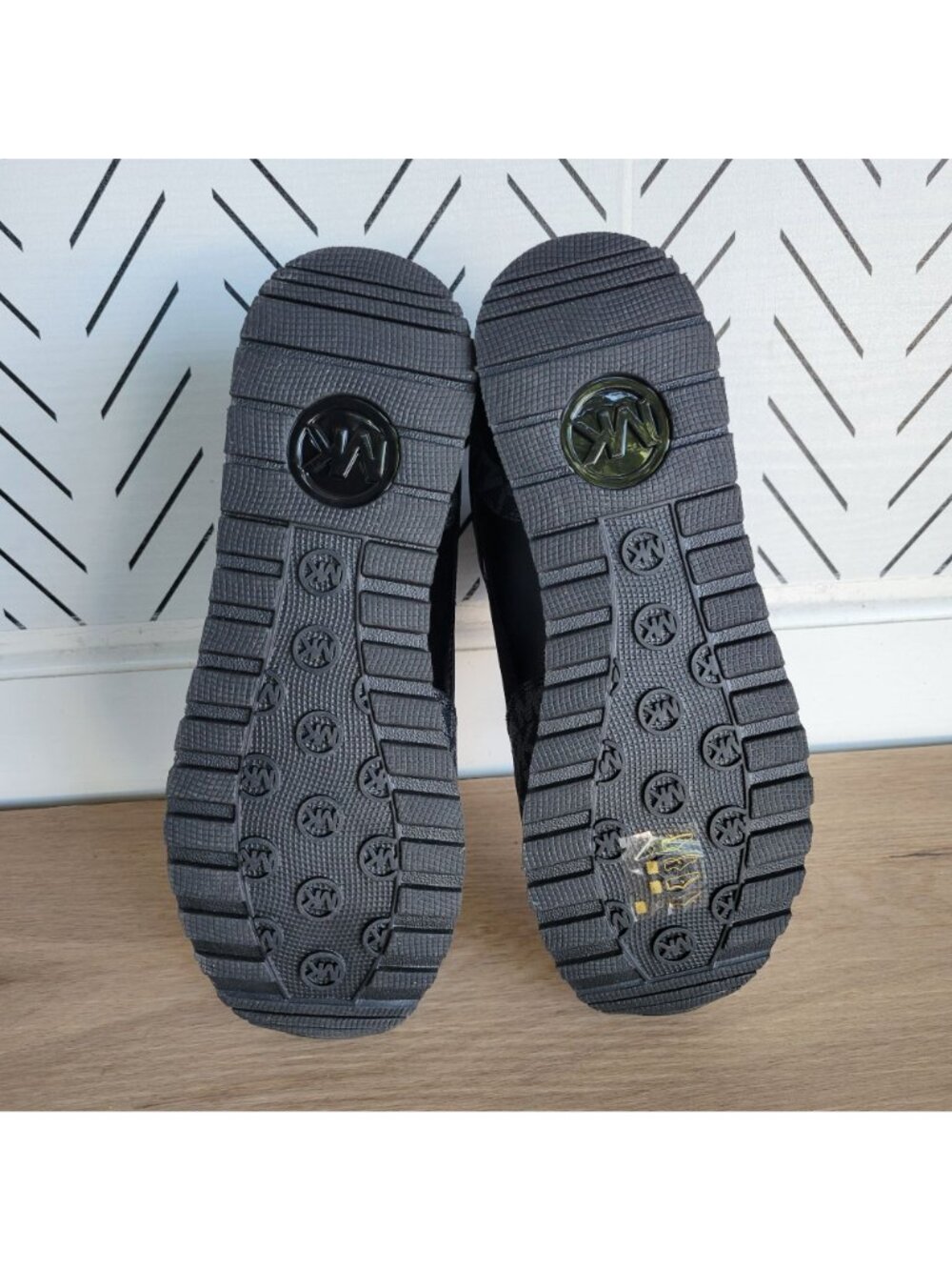 ❤️MICHAEL KORS WILMA Trainer Sneaker 5.5 Womens Shoes Black Monogram MK Logo New - Picture 9 of 11